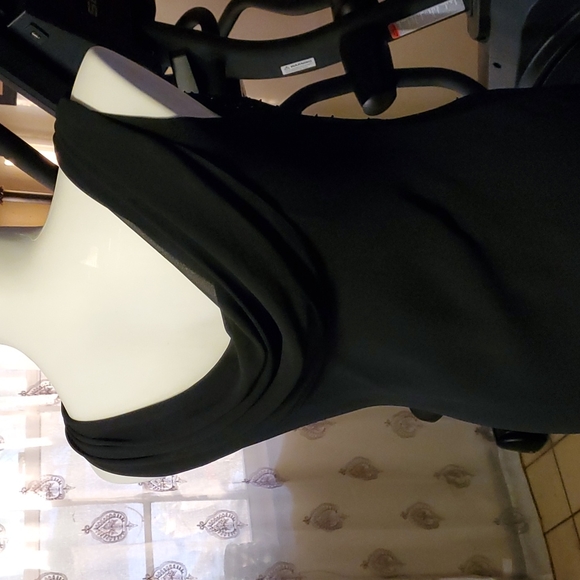 Black evening gown with beading - Picture 9 of 12